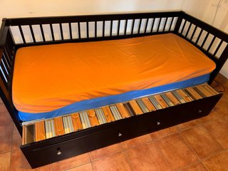 Cama nido negra. Ikea Hemnes