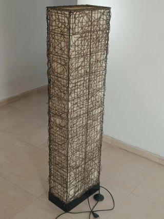 Lámpara de pie diseño tela y mimbre
