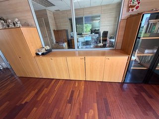 Armario bajo de madera para despacho