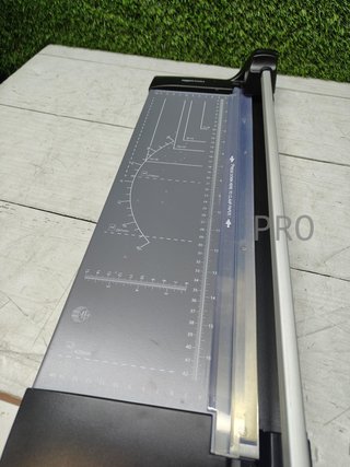 Guillotina de papel giratoria para A4 - Amazon basics