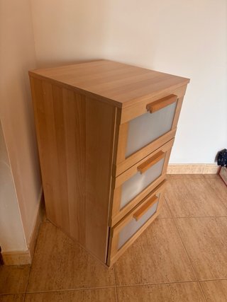 Cajonera de madera y plástico
