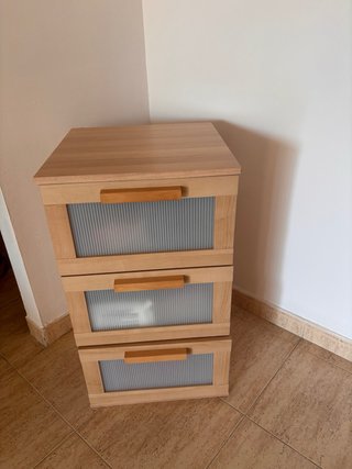 Cajonera de madera y plástico