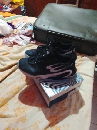 Zapatillas pádel Anibal negras y blancas
