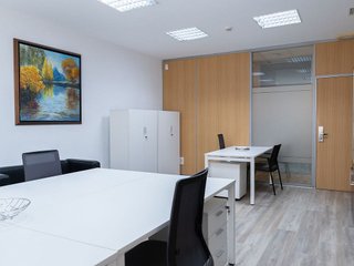 Oficina en alquiler en Nueva Andalucía centro en Marbella
