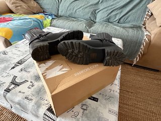 Botas de mujer negras con hebilla