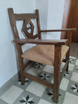 Pareja sillones rústicos madera y enea