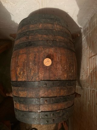 Tonel de roble con grifo