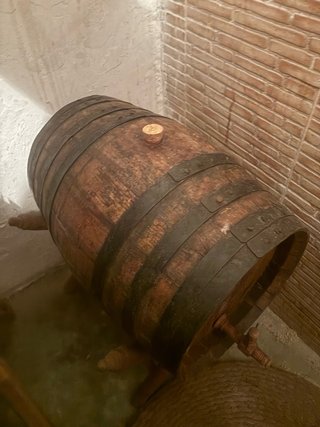 Tonel de roble con grifo
