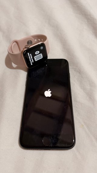Lote iPhone 8 y Apple Watch SE