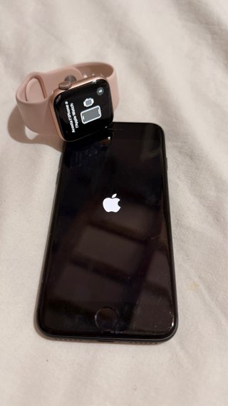 Lote iPhone 8 y Apple Watch SE