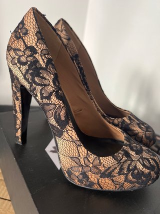 Zapatos de tacón Stradivarius encaje