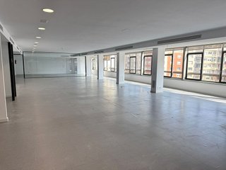 Oficina en alquiler en Les Corts en Barcelona