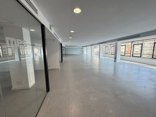Oficina en alquiler en Les Corts en Barcelona