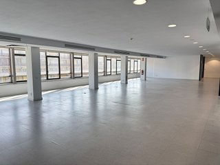 Oficina en alquiler en Les Corts en Barcelona