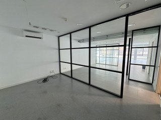 Oficina en alquiler en Les Corts en Barcelona