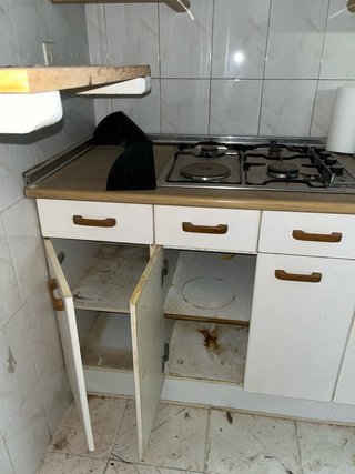 Cocina modular blanca y negra