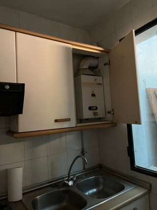 Cocina modular blanca y negra
