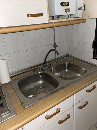 Cocina modular blanca y negra