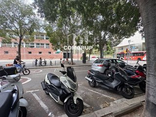 Local comercial en alquiler en Les Corts en Barcelona