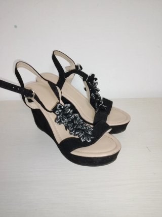 Sandalias cuña negras
