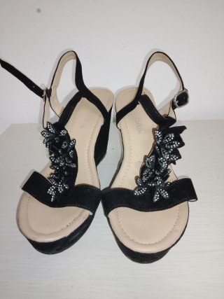 Sandalias cuña negras
