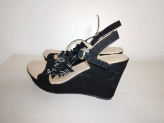 Sandalias cuña negras