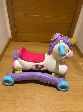 Correpasillos y balancín unicornio