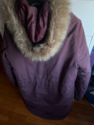 Casaco de mulher roxo com capuz