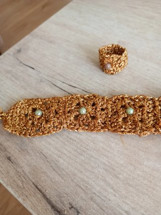 Conjunto Crochet Dorado: Pulsera y Anillo