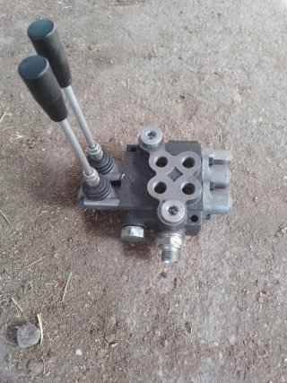 Distribuidor Hidráulico con Palancas