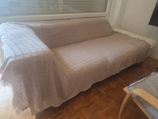 Sofá beige y blanco de tela