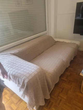 Sofá beige y blanco de tela