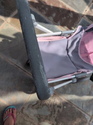 Carrito de muñecas rosa y gris