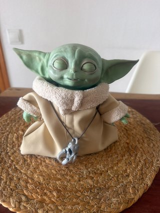Figura Bebé Yoda Electrónica