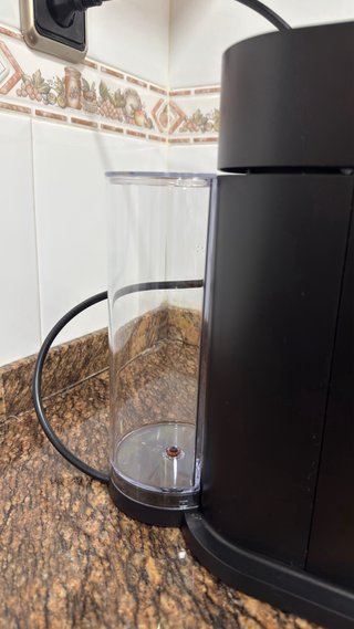 Cafetera Nespresso Vertuo Roja y Negra