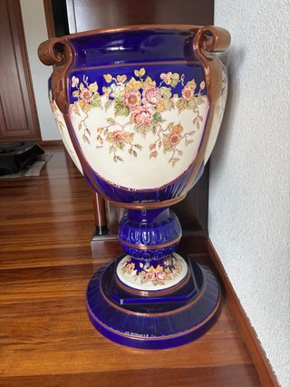 Macetero de cerámica con pedestal