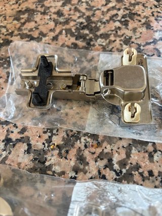 Cuatro bisagras IKEA
