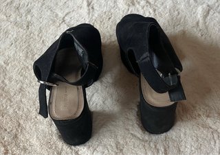 Sandalias Pull&Bear plataforma negras T.35