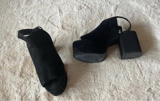 Sandalias Pull&Bear plataforma negras T.35