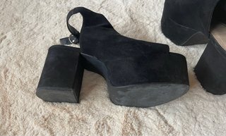 Sandalias Pull&Bear plataforma negras T.35