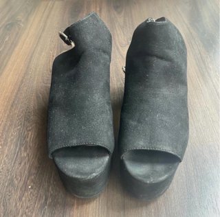 Sandalias Pull&Bear plataforma negras T.35