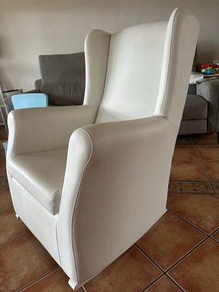 Sillón de lactancia blanco