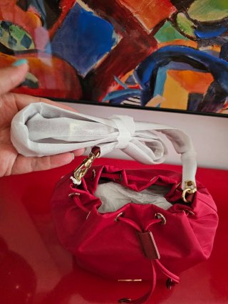 Necessaire/saco Guess Vermelha Dourada