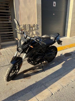 VOGUE 125R Moto Naked Negra