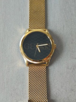 Reloj Guess Dorado y Negro Malla Metálica