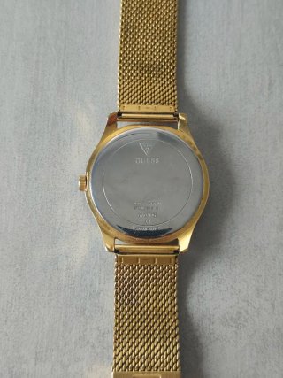 Reloj Guess Dorado y Negro Malla Metálica