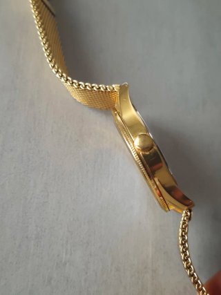 Reloj Guess Dorado y Negro Malla Metálica