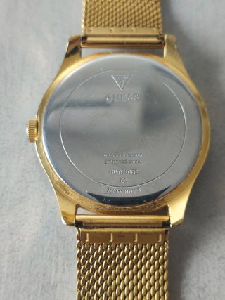 Reloj Guess Dorado y Negro Malla Metálica