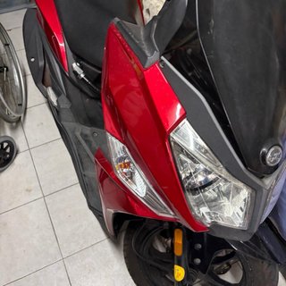 SYM 125 Scooter Roja y Negra