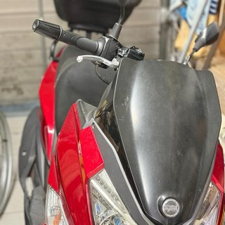 SYM 125 Scooter Roja y Negra